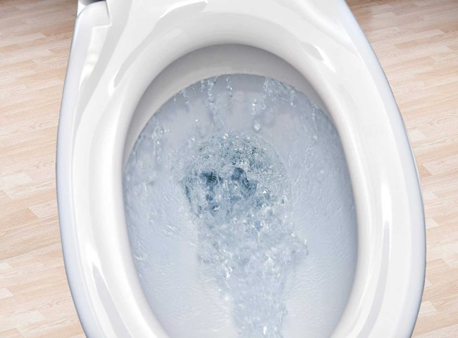 Cách khắc phục bồn cầu dội nước xuống chậm