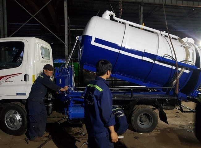 C&ocirc;ng ty vận chuyển b&ugrave;n vi sinh quận 6 nh&acirc;n vi&ecirc;n chuy&ecirc;n nghiệp