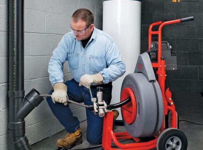 N&ecirc;n l&agrave;m g&igrave; khi bồn cầu c&oacute; m&ugrave;i h&ocirc;i