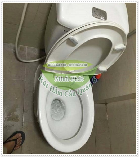 Nguy&ecirc;n nh&acirc;n g&acirc;y nghẹt bồn cầu