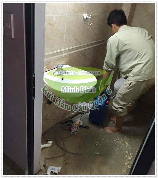 th&ocirc;ng nghẹt bồn cầu